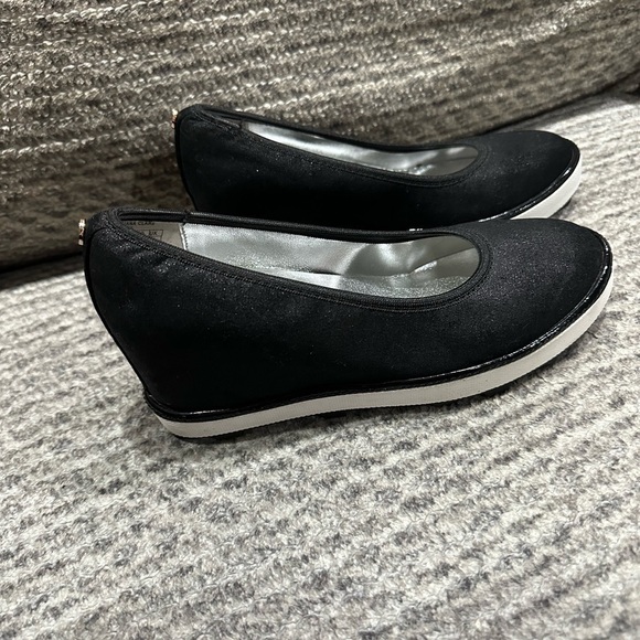 Girl's Stuart Weitzman Black Ariana Clare Wedges, NWT! - Picture 3 of 9